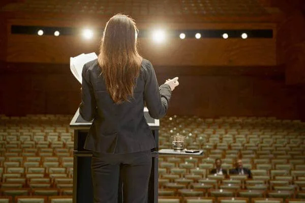 womanspeakingonstage